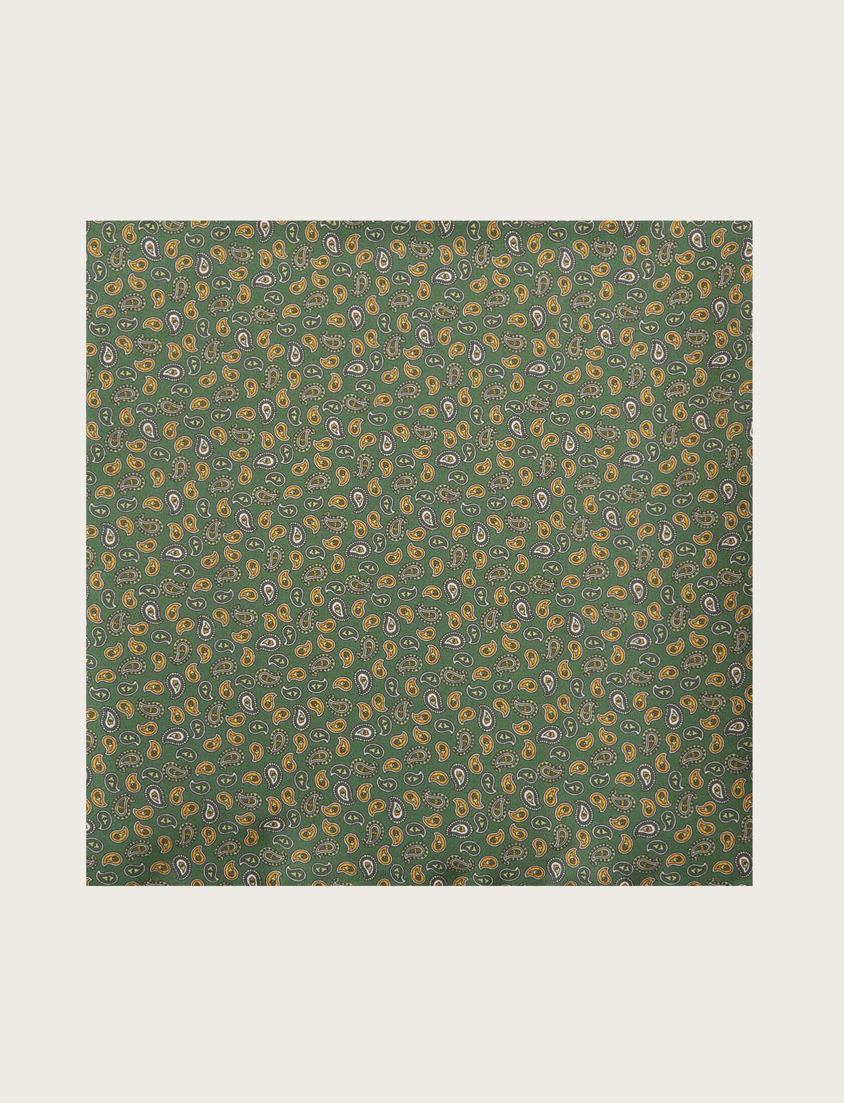 Foulard in seta fantasia cachemire su fondo verde - Image 3