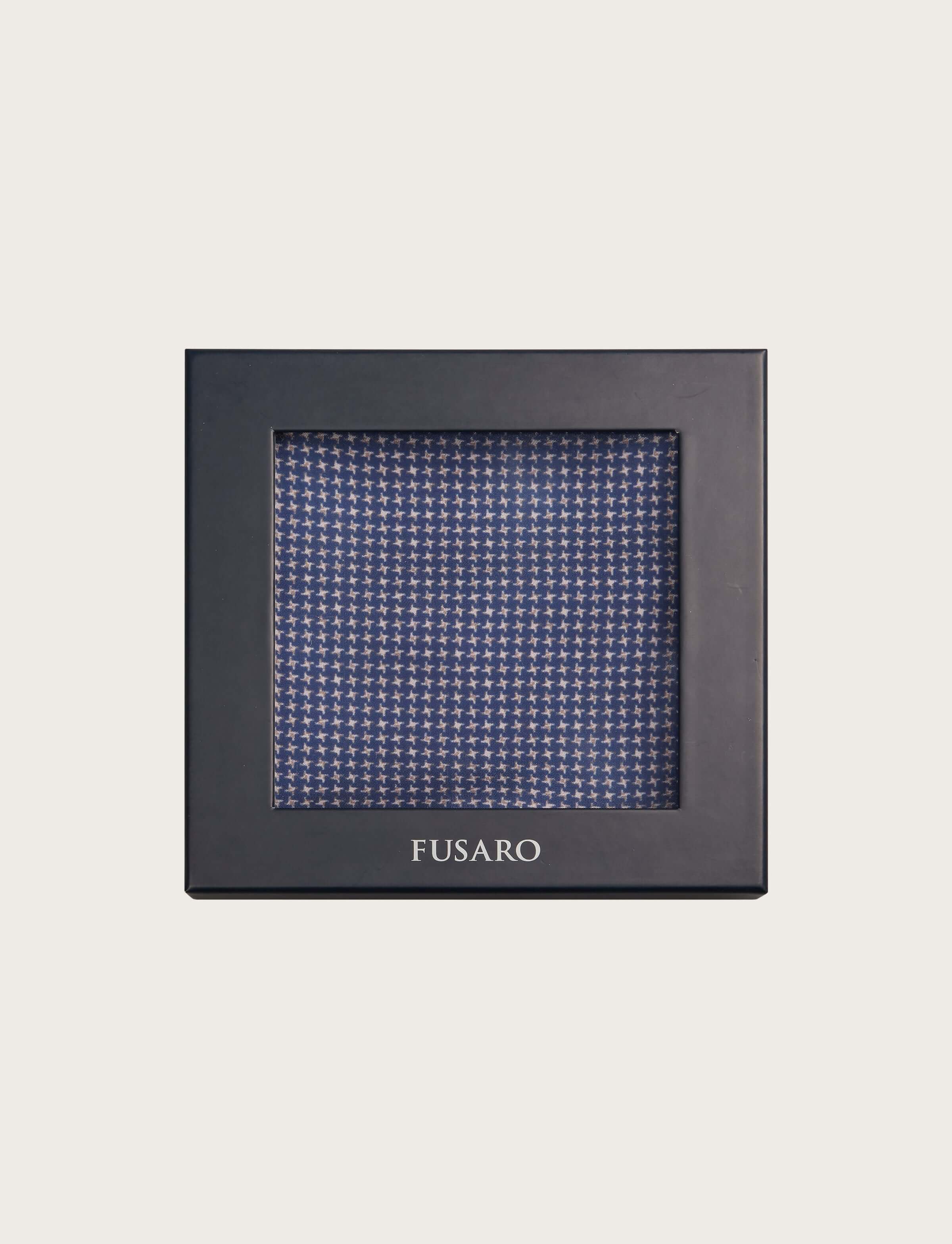 Foulard in seta blu con micro fantasia geometrica - Image 3